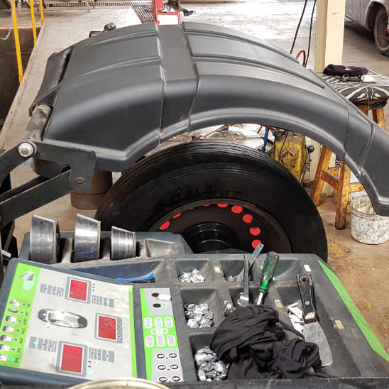 wheel balancing machine